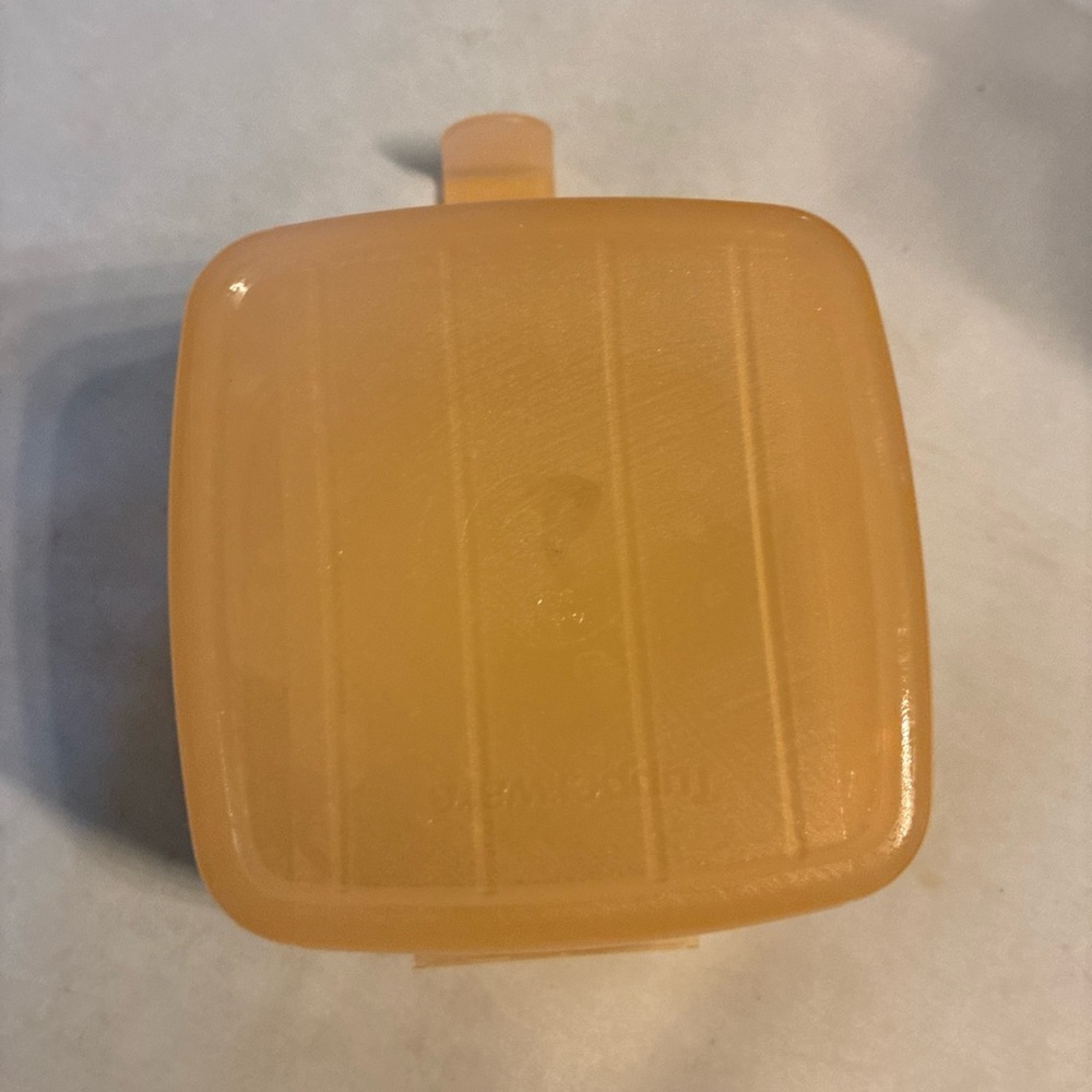 Square Tupperware cheese Container - Picture 4 of 5